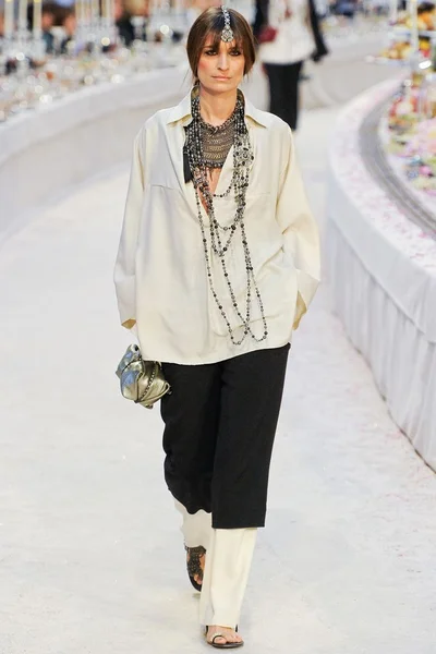 Look 15